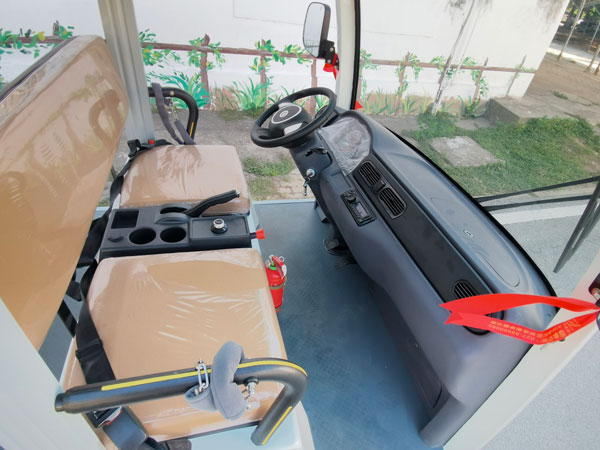 11座電動(dòng)觀光車(chē)軟皮座椅 11座電動(dòng)觀光車(chē)軟皮座椅